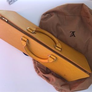 Louie Vuitton Sac Triangle Handbag. yellow Epi Leather